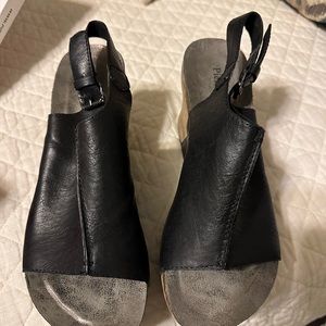 Pierre Dumas black shoes. Size 8